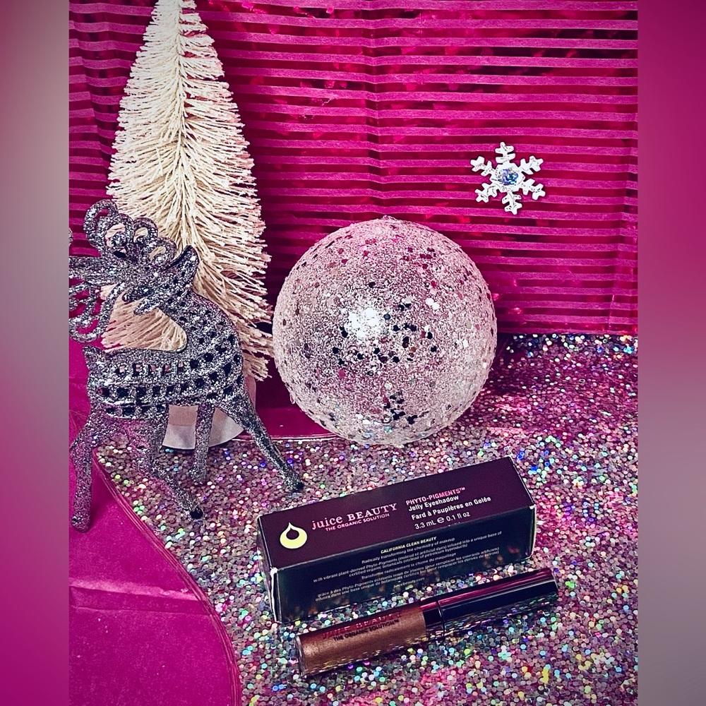 🎄2/$20 or $17 Juice Beauty PHYTO-PIGMENTS™JELLY EYESHADOW
Shade: Sangria